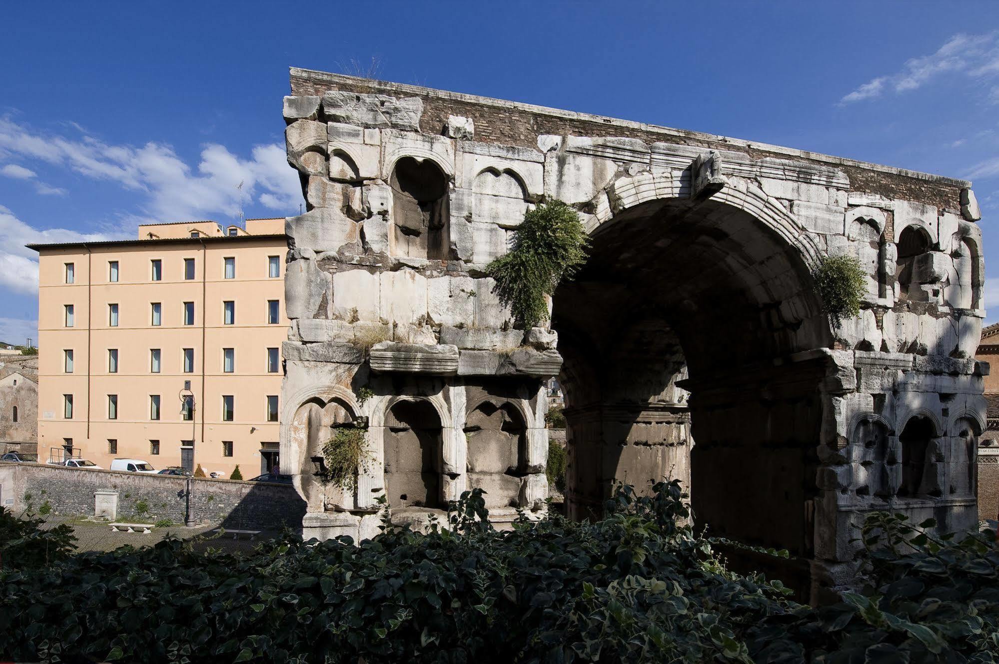 Palazzo Velabro, A Member Of Design Hotels Рим Экстерьер фото